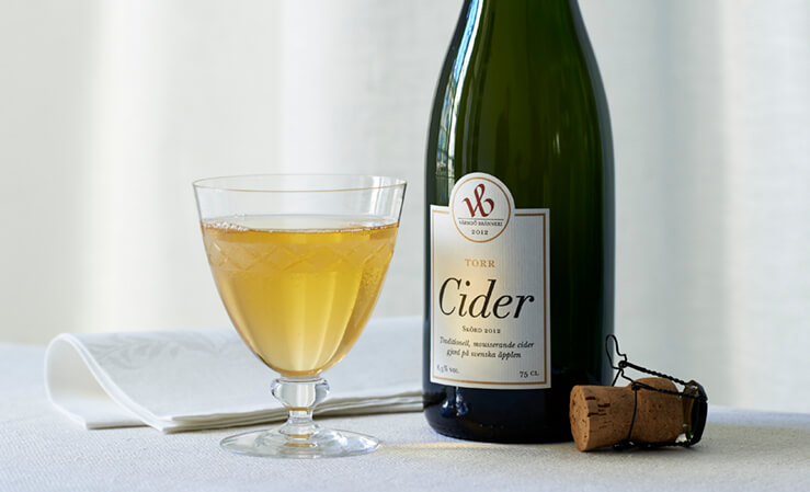 varmdo_branneri_appel_cider_torr_mousserande_press